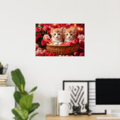 Schattige Kittens in een Strooien Mand Poster (Thuiskantoor)
