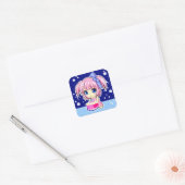 Schattige klein anime meisje met verjaardagstaart vierkante sticker (Envelop)
