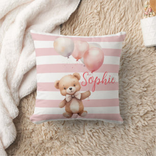 Schattige klein Beer in roze Kussen