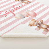 Schattige klein Beer in roze Sherpa Deken (3/4)