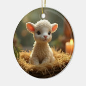 SCHATTIGE KLEIN LAM IN EEN KRIBBE KERAMISCH ORNAMENT (Links)