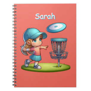 Schattige klein meisje dat discgolf speelt geperso notitieboek
