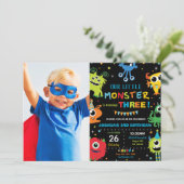 Schattige klein monster jongen 1e verjaardag leven kaart (Staand voorkant)