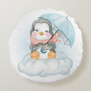 SCHATTIGE KLEINE BABY PINGUÏN ZITTEND OP WOLK ROND KUSSEN