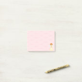 Schattige kleine engel & liefdespatroon op roze post-it® notes (Op bureau)