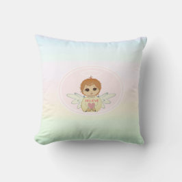 Schattige kleine engel op pastelkleuren kussen