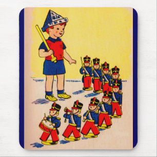 schattige kleine jongen met speelgoed soldaten muismat