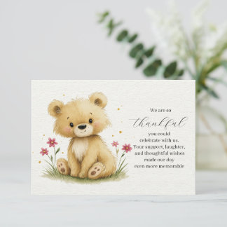 Schattige kleine teddybeer in een sterrenhemeltuin bedankkaart