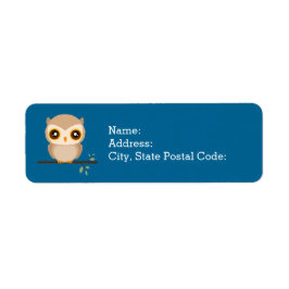 Schattige kleine uil op boomtak etiket