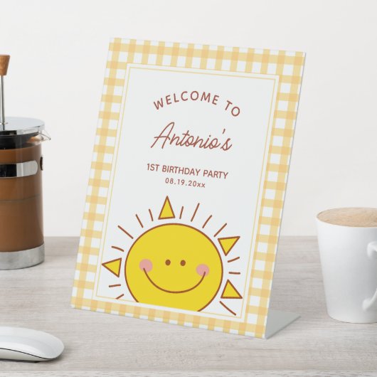 Schattige Kleine Zonneschijn Kinderen Verjaardagsf Reclamebord Met Voetstuk (Insitu)