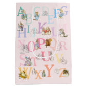 Schattige kleurrijk Beatrix Potter alfabet Medium Cadeauzakje (Achterkant)