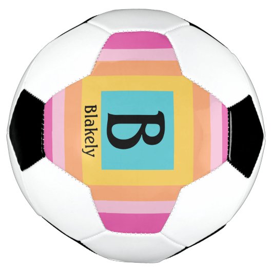 Schattige & Kleurrijk Monogram Letternaam Girly Fu Voetbal (Gedraaid)