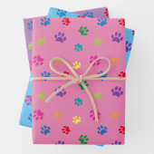 Schattige Kleurrijke Paw Prints Patroon Roze Blauw Inpakpapier Vel (In situ)