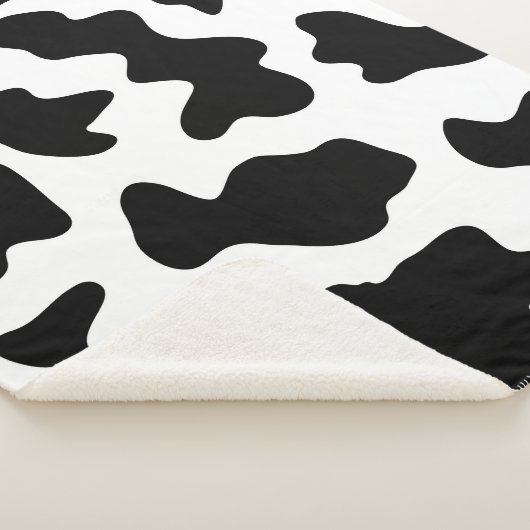 schattige koe op zwarte en witte boerderij sherpa deken (3/4)