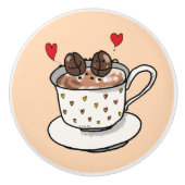 schattige koffiebonen in koffiebeker keramische knop (Voorkant)