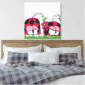 Schattige Ladybug Wooking Zijne Nieuwe Liefde Cart Canvas Afdruk (Insitu (Slaapkamer))