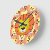 Schattige leeuwengezicht over printpatroon ronde klok (Hoek)