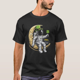 Schattige Leprechaun Ruimtevaarder in Maanruimte H T-shirt