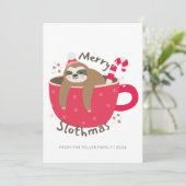 Schattige Leuke Vrolijke Sloth Kerst Luiaard in Mo Feestdagenkaart (Staand voorkant)