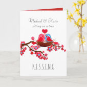 Schattige Liefdesvogels Zitten in een Boom Valenti Kaart (Gele Bloem)