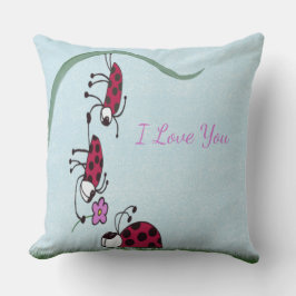 Schattige lieveheersbeestje belijden zijn liefde kussen