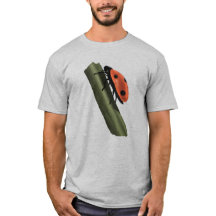 Schattige lieveheersbeestje op een boompje