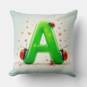 Schattige lieveheersbeestjes op groene letter A Kussen