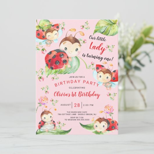Schattige Little Lady Ladybug 1st Birthday Invitat Kaart (Staand voorkant)