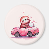 Schattige luiaard rijdt in een roze cabrio magneet (Voorkant)