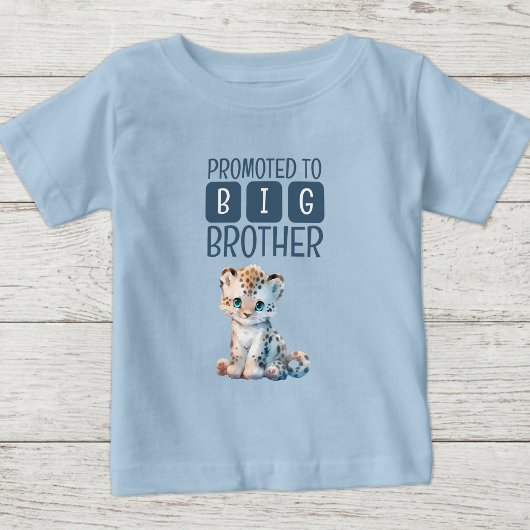 Schattige luipaard grote broer blauw