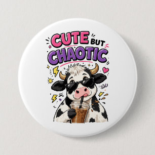 Schattige maar chaotische koe met ijskoude koffie ronde button 7,6 cm