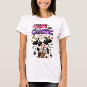 Schattige maar chaotische koe met ijskoude koffie t-shirt
