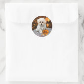 Schattige Maltese puppy Celebrates Halloween Ronde Sticker (Tas)