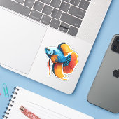 Schattige mannelijke Beta-vis-cartoonpersonage Sticker (Laptop met iPhone)