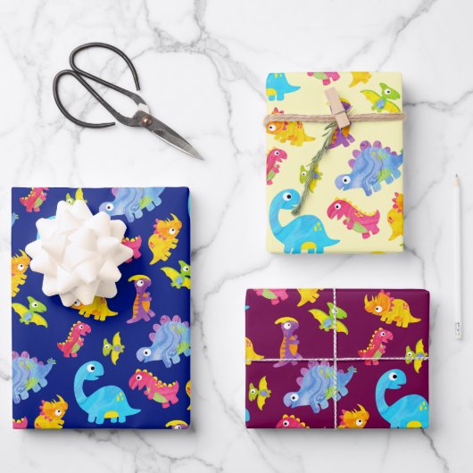 Schattige marineblauwe, gele en paarse dinosaurus  inpakpapier vel (Voorkant)
