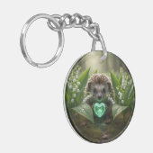Schattige May Hedgehog met Smaragden Hart Sleutelhanger (Voorkant Links)