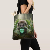 Schattige May Hedgehog met Smaragden Hart Tote Bag (Dichtbij)