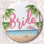 Schattige Meisje Bachelorette Party Bride Ronde Button 5,7 Cm<br><div class="desc">Schattige Beach Weekend Bachelorette Party Bruid knop. Een cool waterverf strandthema met tinten van roze en blauwgroen, die de sfeer voor een strandvlucht met de bruid en haar besties bepalen. Van uitstapjes naar Florida, Californië, of zelfs iets meer internationaal zoals Mexico, Hawaii of de Bahama's, dit meisjes weekend gaat rocken!...</div>