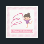 Schattige Meisje Gymnastiek Kids Verjaardag Party  Servet<br><div class="desc">Schattigee feestbenodigdheden om dat gymnastiekverjaardagsfeestje te evenaren! Dit servet komt in de lieve meisjeskleuren roze en paarse. De uitnodiging bevat een schattig klein meisje in een paarse turnpakje, met een roze lint en een ritmische gymnastiekroutine. Prachtig en elegant! Een zoete roze schuine strepen patroon voor achtergrond. Personaliseer eenvoudig met uw...</div>