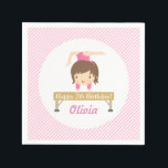 Schattige Meisje Gymnastiek Kids Verjaardag Party  Servetten<br><div class="desc">Feestbenodigdheden om dat gymnastiekverjaardagsfeestje te evenaren. Design beschikt over een schattig klein meisje in een roze turnpakje,  het uitvoeren van een ritmische gymnastiek routine op een evenwichtsbalk. Prachtig en elegant! Een zoete roze schuine strepen patroon voor achtergrond. Personaliseer eenvoudig met uw feestbericht.</div>