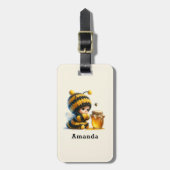 Schattige meisje in bijenkostuum met honing bagagelabel (Voorkant verticaal)