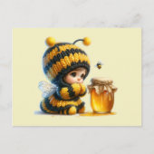 Schattige meisje in bijenkostuum met honing briefkaart (Voorkant)