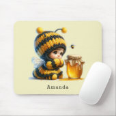 Schattige meisje in bijenkostuum met honing muismat (Met muis)