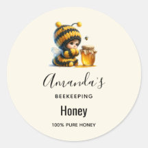 Schattige meisje in bijenkostuum met honinghandel