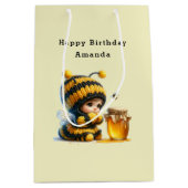 Schattige meisje in bijenkostuum met honingverjaar medium cadeauzakje (Voorkant)