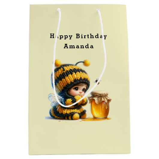 Schattige meisje in bijenkostuum met honingverjaar medium cadeauzakje (Voorkant)