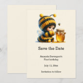 Schattige meisje in bijenkostuum met honingverjaar save the date (Voorkant / Achterkant)