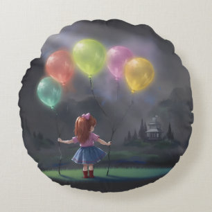 Schattige meisje met ballonnen rond kussen