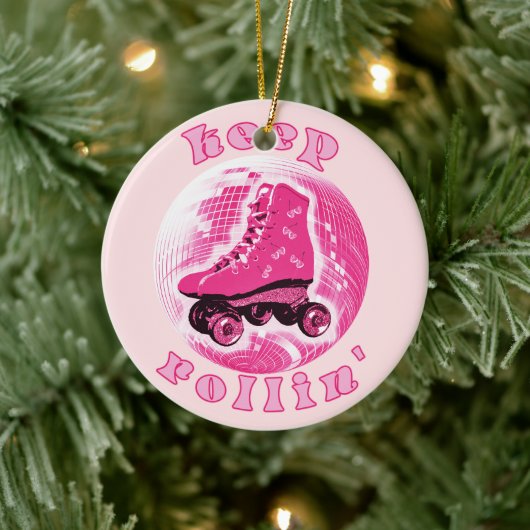 Schattige Meisje Roze Roller Schaats Keep Rollin M Keramisch Ornament (Boom)