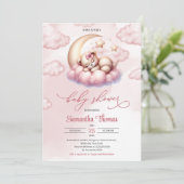 Schattige meisje teddybeer slapen over de maan kaart (Staand voorkant)